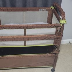 Arms Reach Clear Vue Co-sleeper Bassinet