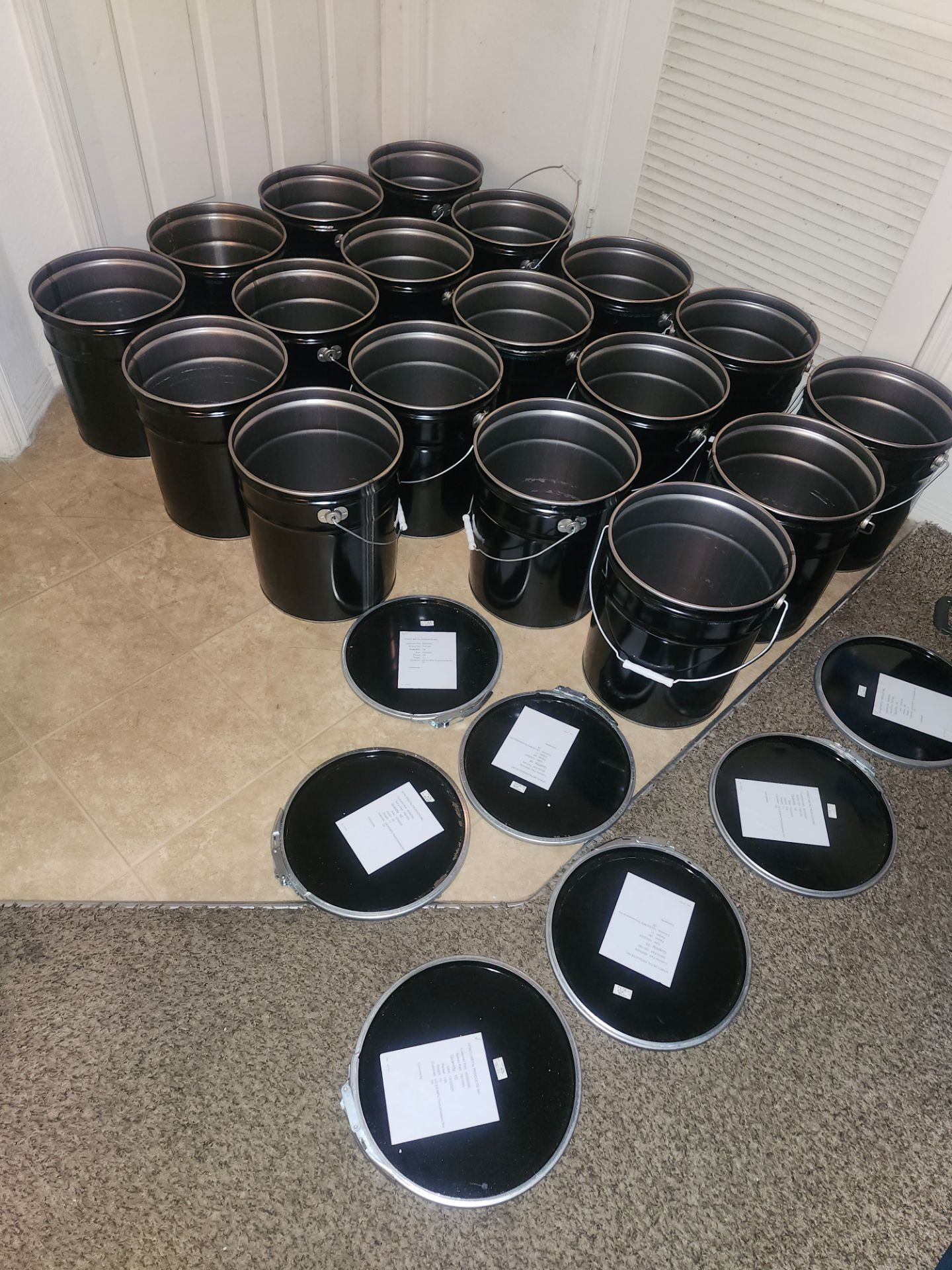5 gallon metal buckets 18 buckets