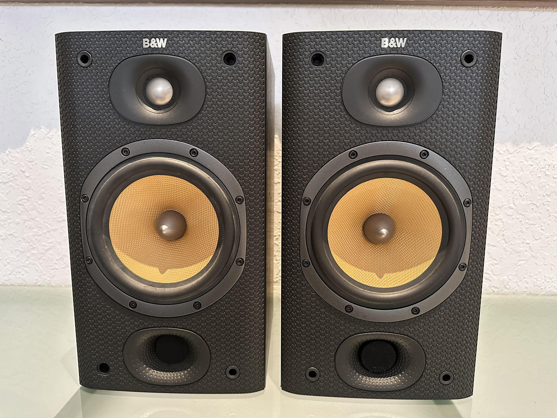 Bowers & Wilkins / B&W DM601 S3 Bookshelf speakers