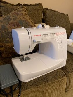 New Singer Sewing Machine w/footpedal, and carrying case