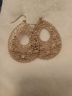 VintgeGold Filigree Floral Drop Earrings