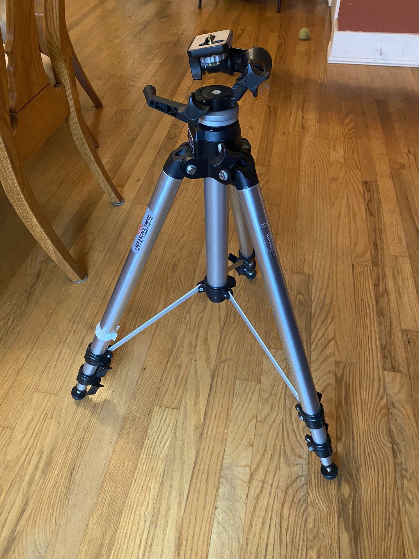 Bogen Manfrotto #3033 Tripod, #3025 Head