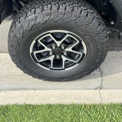BFG tires And Wheels 285x70x17