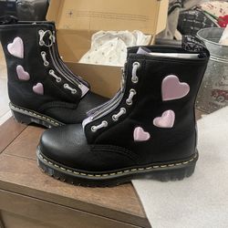 Dr Martens 1460 ZIP HEART LUG SOLE BOOT IN BLACK Size 9