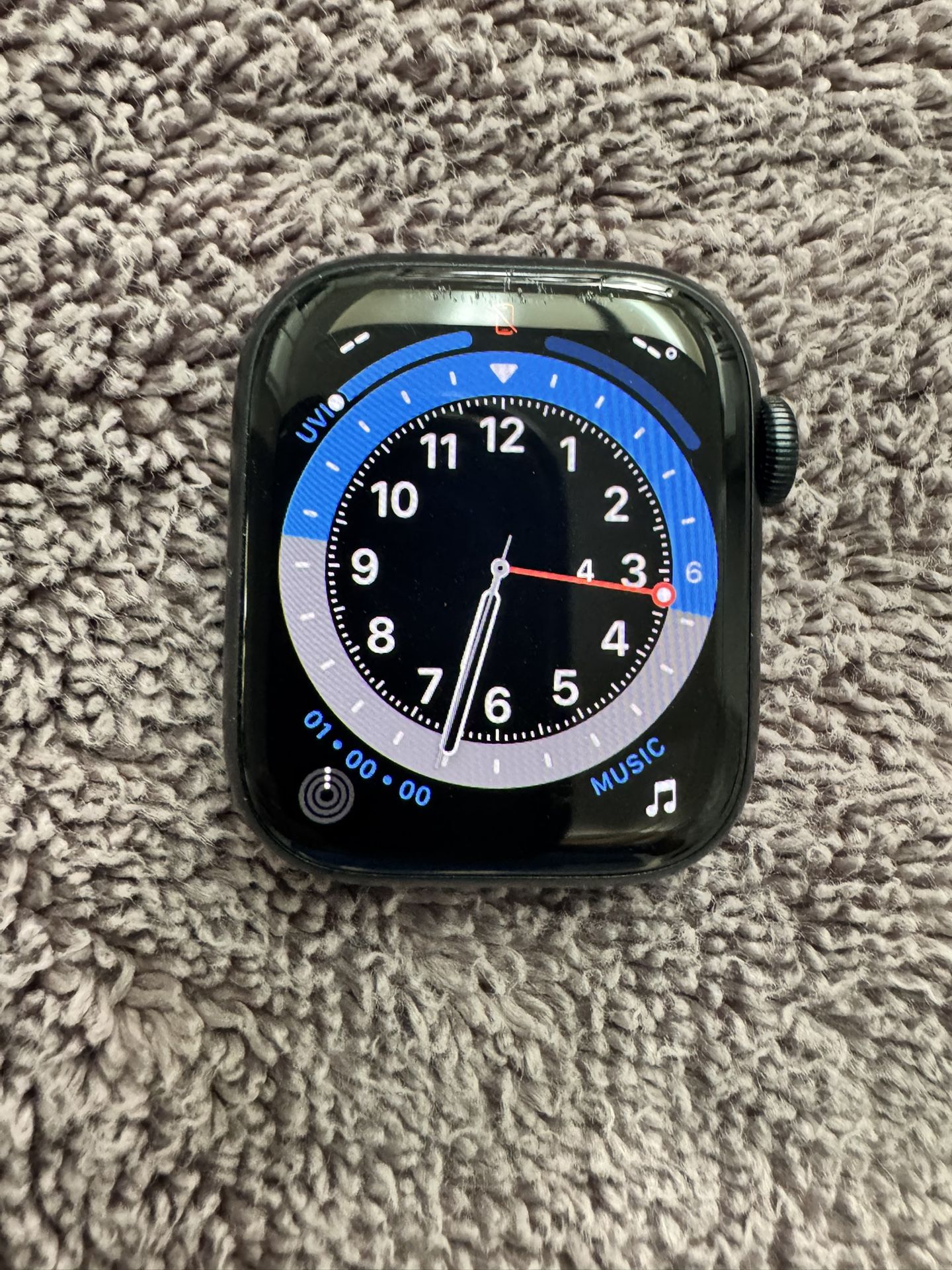 ⌚ Apple Watch Series 7 – 41mm (Model A2475) – $300