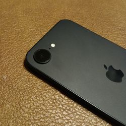iPhone 16e