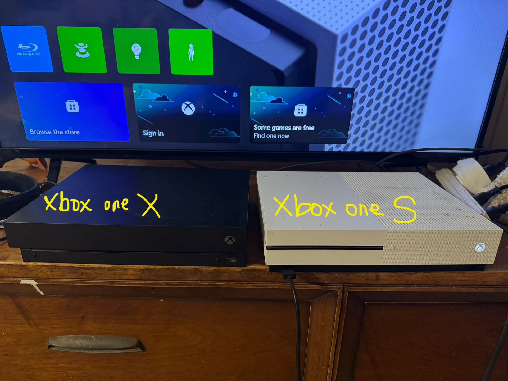 Xbox One X And Xbox One S
