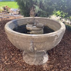 Bird Bath Fountain (stone or concrete)