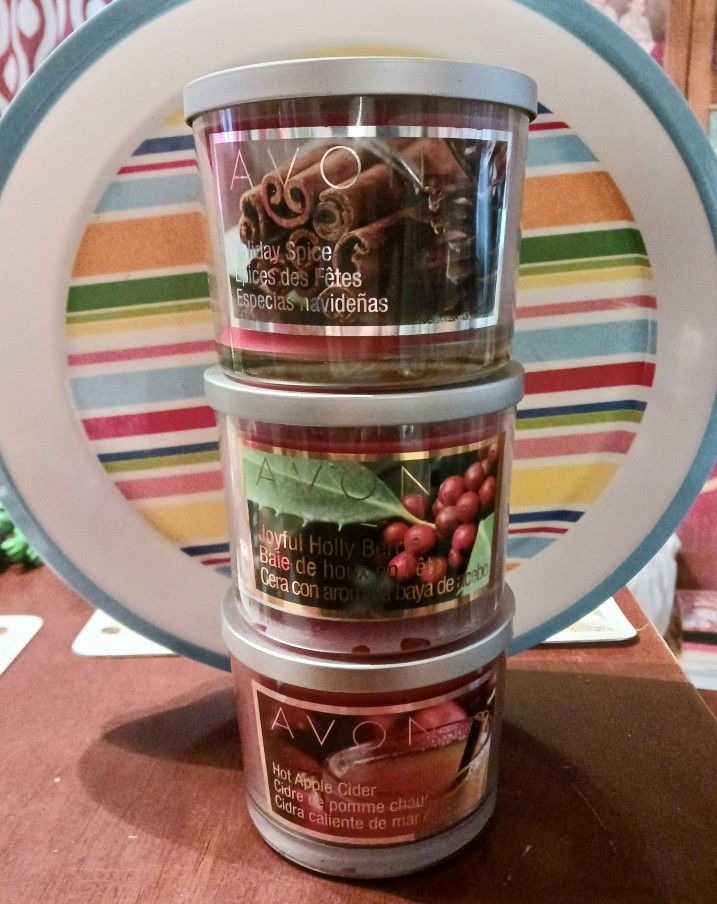 AVON HOLIDAY SCENTED CANDLES (11oz )