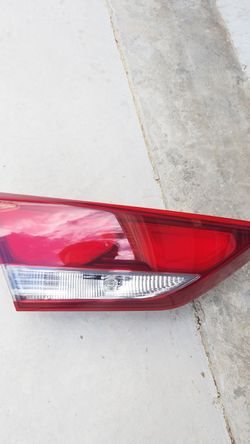 2017 2018 HYUNDAI ELANTRA TRUNK LEFT TAIL LIGHT DRIVER LAMP REAR OEM