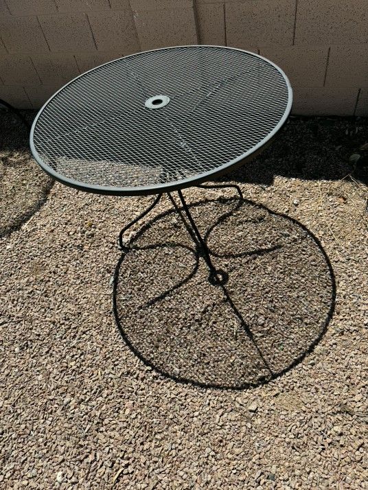 Patio Table , Patio Tables , Table, outdoor table , patio, patios , furniture, yard , yards 