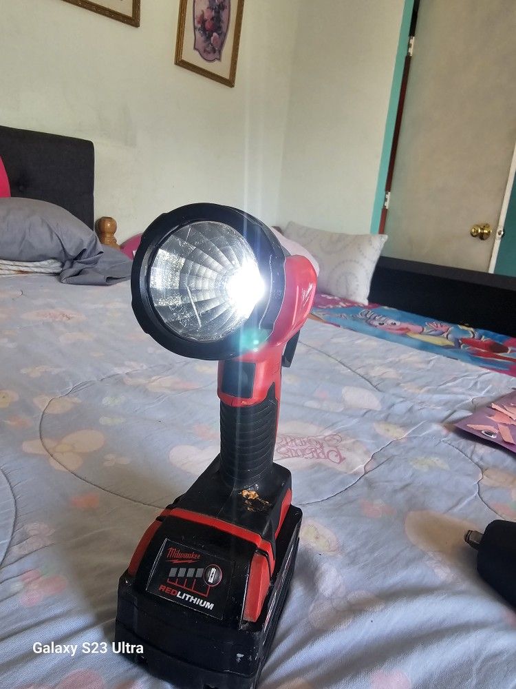 Milwaukee Lamp Led