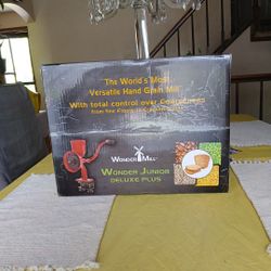 WONDER  MILL.JUNIOR DELUXE PLUS