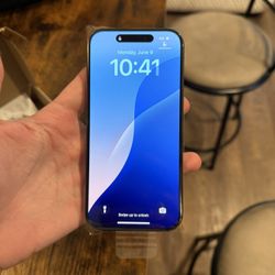 iPhone 15 Pro (256GB SSD / UNLOCKED ALL CARRIERS)