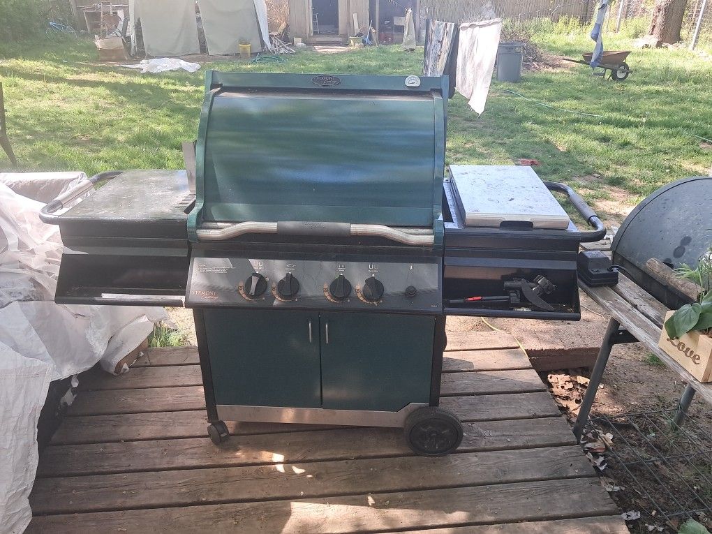 Vermont Castings Natural Gas Grill