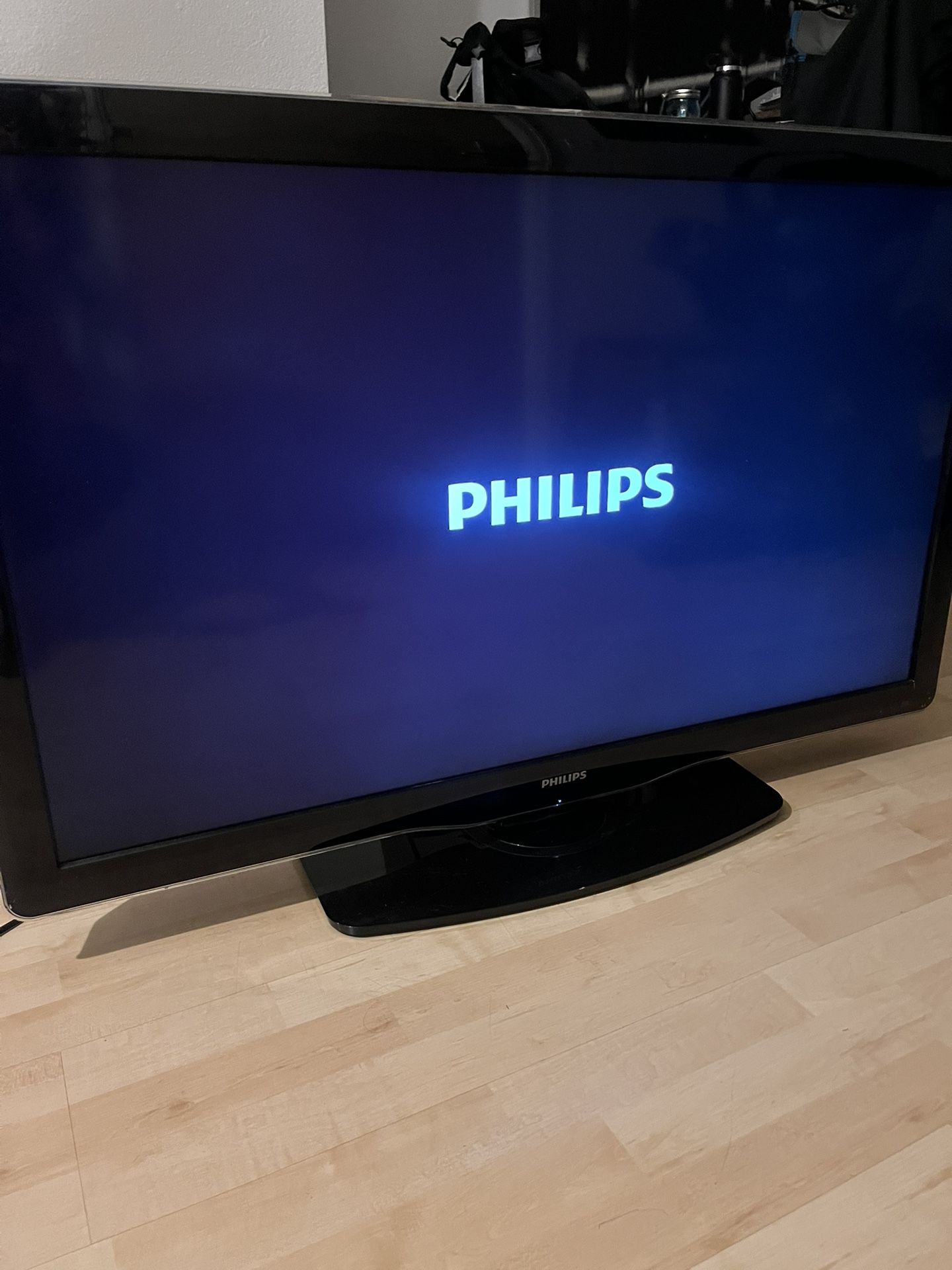 46” Phillips TV