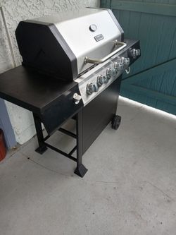 BBQ GIRL BY Dyna-Glo 6 Burners it's in excellent condition very clean everything works Ready To Use