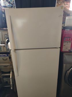 White whirlpool fridge working great condition