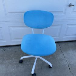 Beautiful Turquoise Velvet Chair