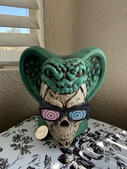 Skull Reptile Monster Sculpted Art Figure