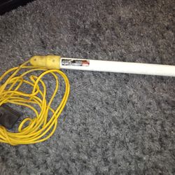 FLUORESCENT UTILITY LIGHT WITH 25' CORD BUT NEEDS NEW BULB

-ASKING JUST 5 BUCKS 