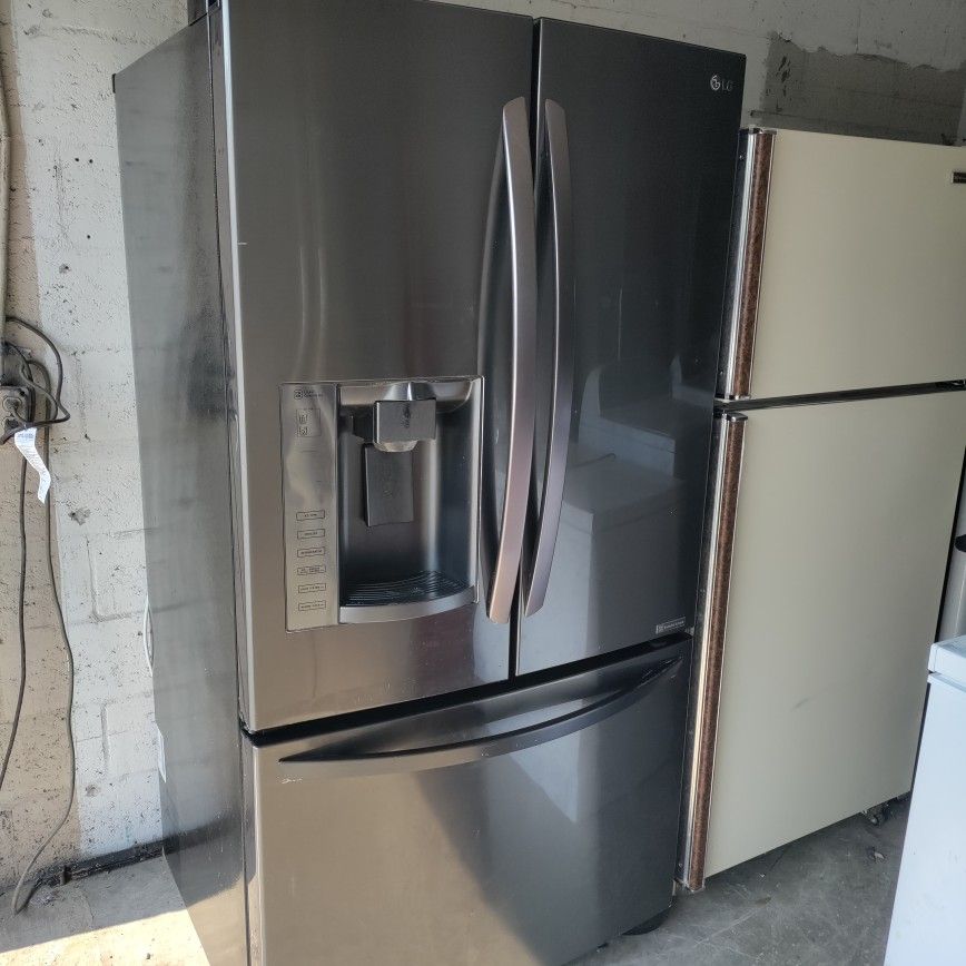 rare LG black stainless French door ice and water fridge with a dual ice maker and warranty