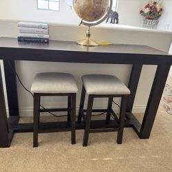 Table With 2 Stools