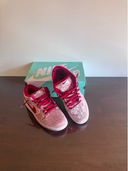 Nike SB Dunk “Strange Love”