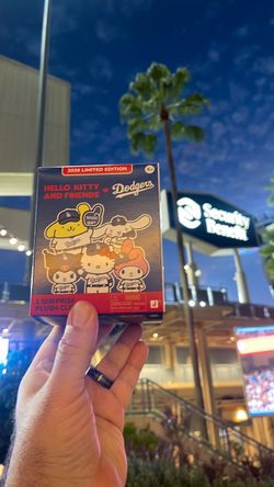 Hello Kitty x Dodgers 2026 Limited Edition Surprise Plush Clip