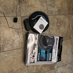 Shark Ion Robot Black Deep Cleaning on carpet and floor