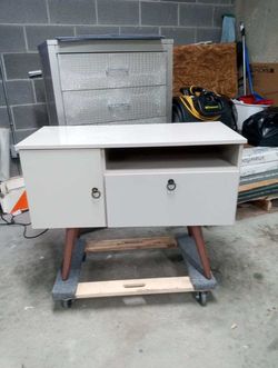 Small Chess or dresser.