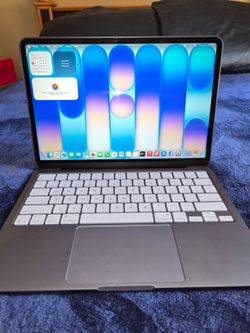Mac Book Neo Fairly New