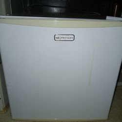 Emerson CR175W Mini-Fridge 1.7 Cu.Ft. Small Refrigerator 