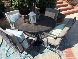 Outdoor Patio Table and 4 Chairs Set