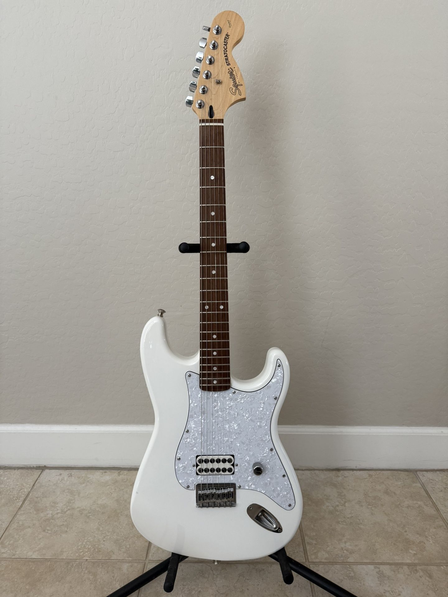 Tom DeLonge Signature, Squier Stratocaster, Electric Guitar