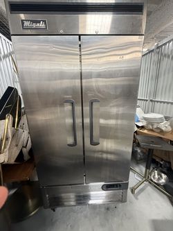 Migali Commercial 2-Door Reach-In Refrigerator – Stainless Steel