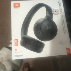 Brand New Jbl Tune 520 Headphones