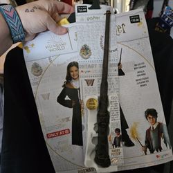 New Harry Potter Hogwarts robe <7/8> with wand