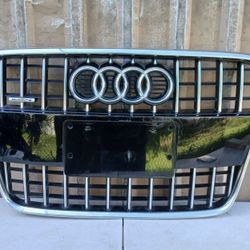 2007-2009 Audi Q7 Front Grille OEM