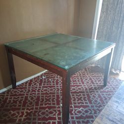 Moving Sale Kitchen Table/coffee Table And 2 Other Tables 