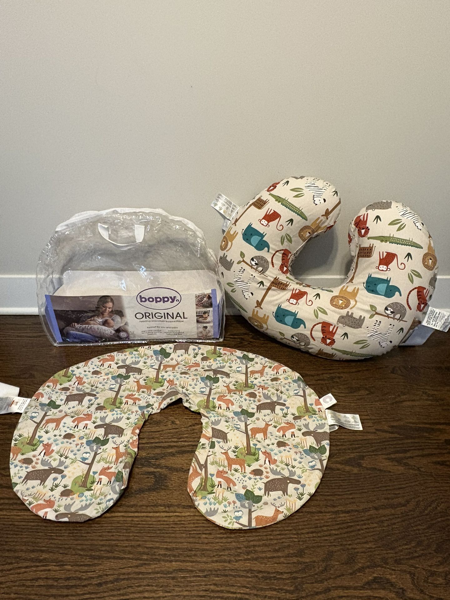Boppy Nursing Pillow + 2 Covers