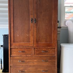 Armoire / Entertainment cabinet 