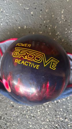 Bowling ball power groove reactive