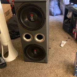 2 - 12 Inch Subwoofers ( 2 12s) And A 3500w Amp