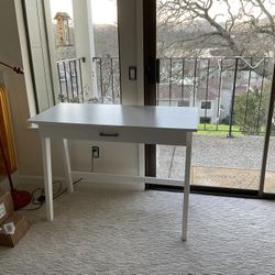 White desk Real wood in one drawer