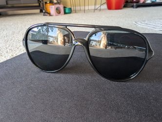 Designer Polarized sunglasses  (Great Condition)