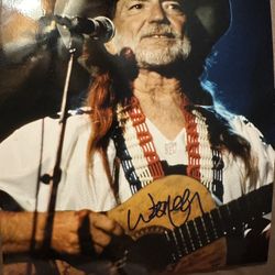 Willie Nelson 8x10 met at dury man he was amazing spent time with everyone waiting 4 him after show