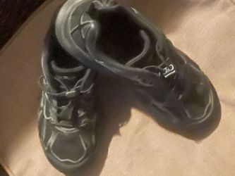 Black Low-Top Athletic Sneakers
