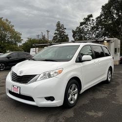 2014 TOYOTA SIENNA LE 