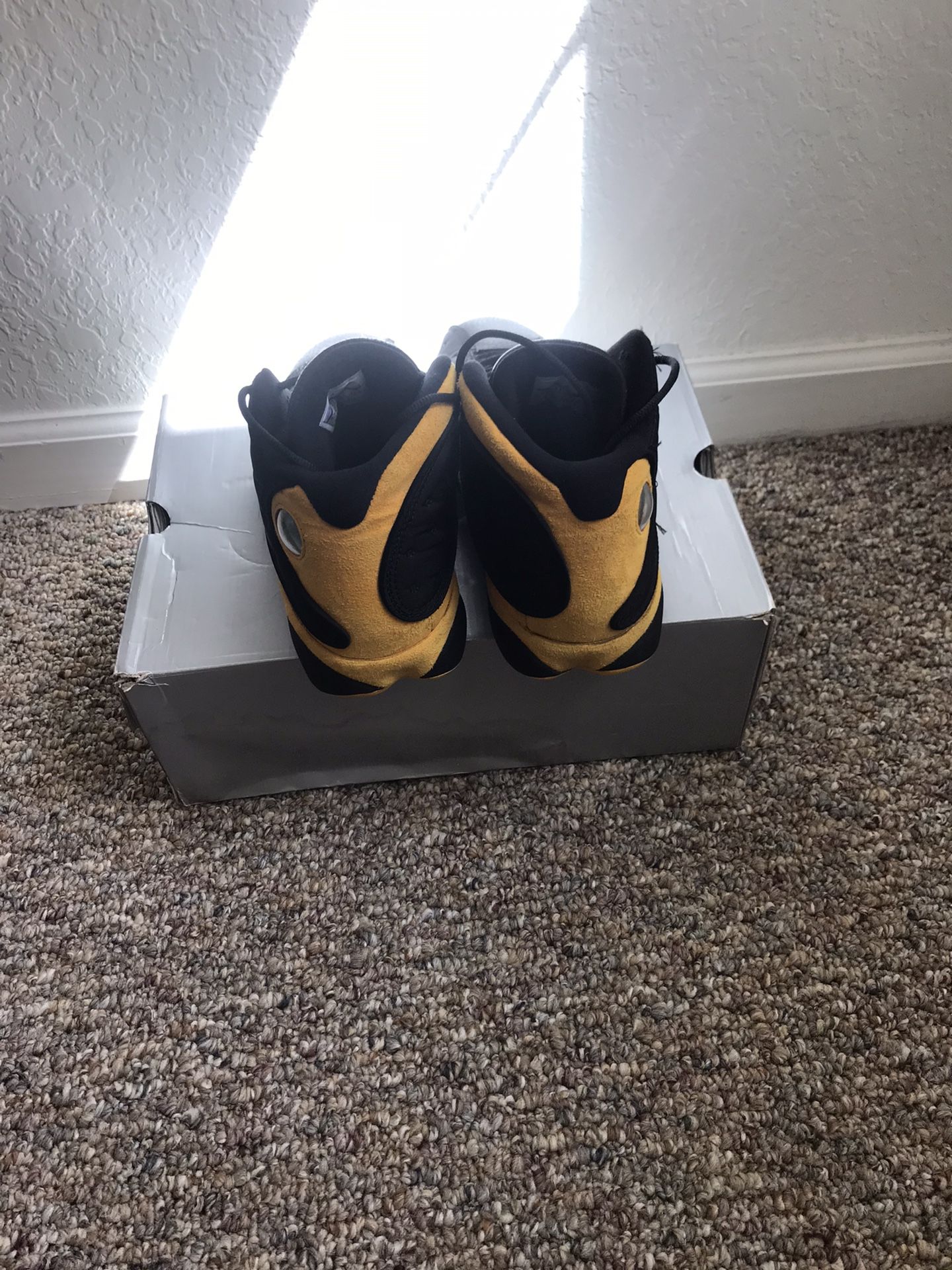 Jordan 13 “class of 2002” size 9.5